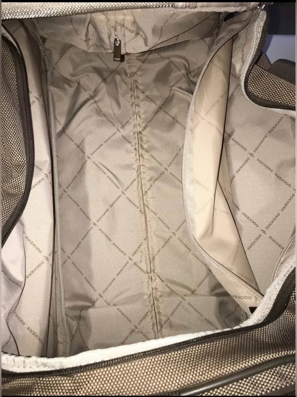 Dockers Rolling Duffel Bag EUC!